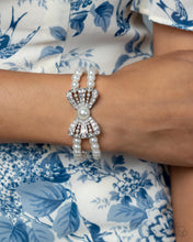 Load image into Gallery viewer, Complete Look Admirable Aria - White