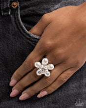 Load image into Gallery viewer, Showstopping Pearls - White
