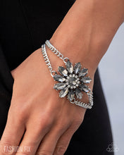 Load image into Gallery viewer, Edge of Elegance - Silver
